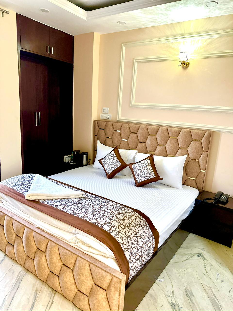 On-site Restaurant at Hotel Samrat Residency